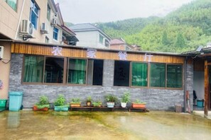Unclassified image, 5 of 17, button - Longwangshan Huanle Inn (Anji)
