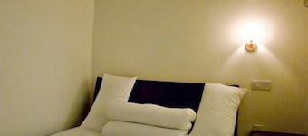 Longwangshan Huanle Inn
