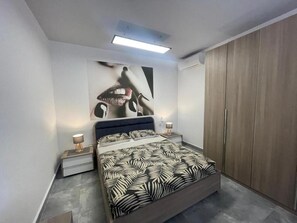1 dormitorio, tabla de planchar con plancha, Internet y ropa de cama