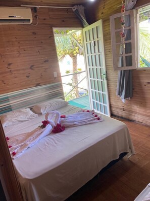 Chambre double | Fer et planche à repasser, accès au Wi-Fi (inclus)