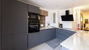 Réfrigérateur, micro-ondes, four, lave-vaisselle