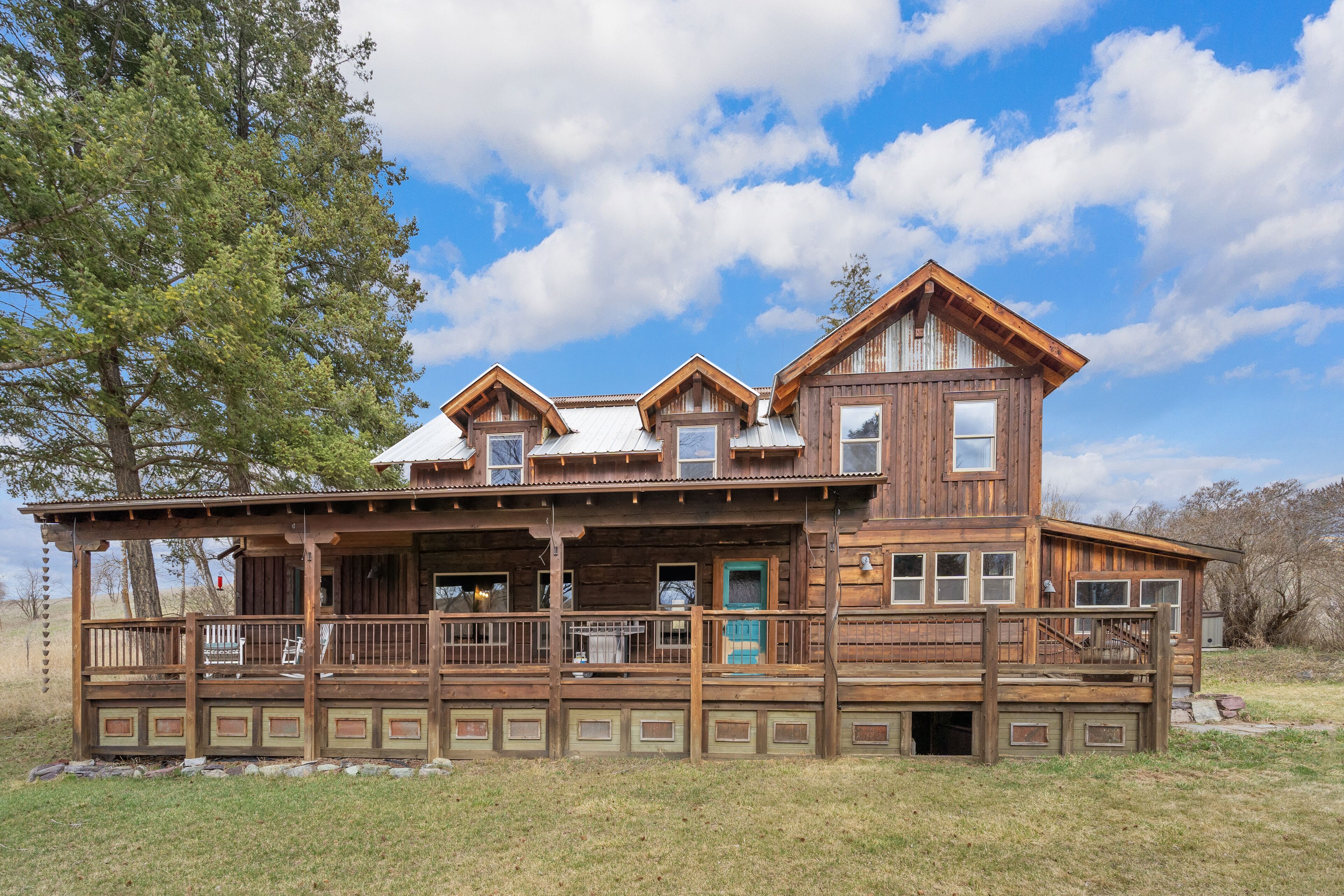 Costitch Lake Homestead – Extraordinary Views!