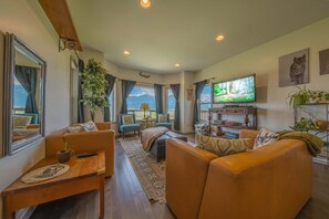 TV, fireplace, DVD player, offices