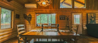 Larch Lodge – Secluded Cabin!