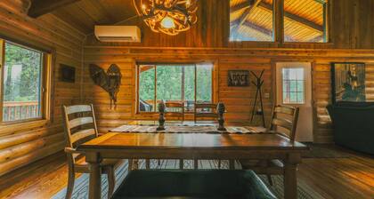 Larch Lodge – Secluded Cabin!