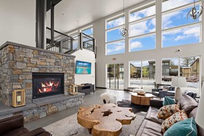 Fernseher, Kamin, Arbeitsbereiche