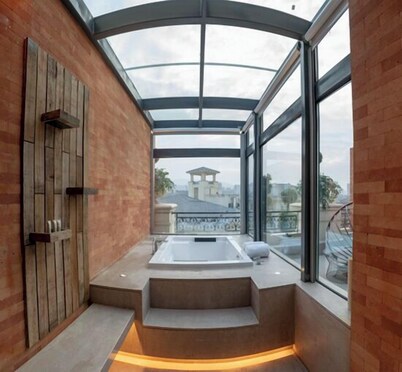 Tianqing Hot Spring Hotel