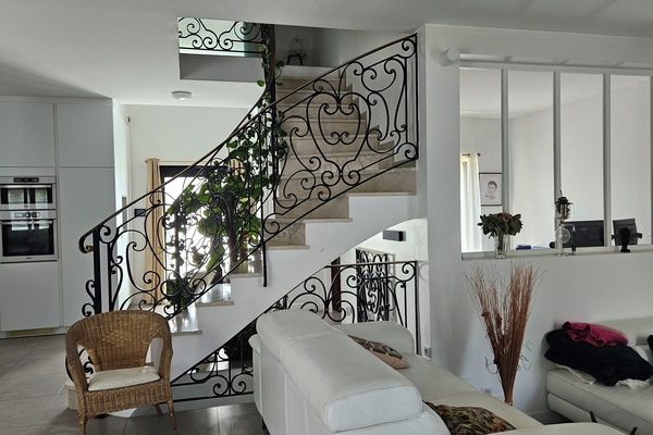 Smart TV, fireplace, computer monitors, printers