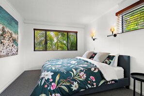 1 chambre, coffres-forts dans les chambres, fer et planche à repasser