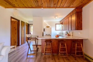 Interior - Red Sands Cottage | Beachside | Cozy 3 BR (Canoe Cove)