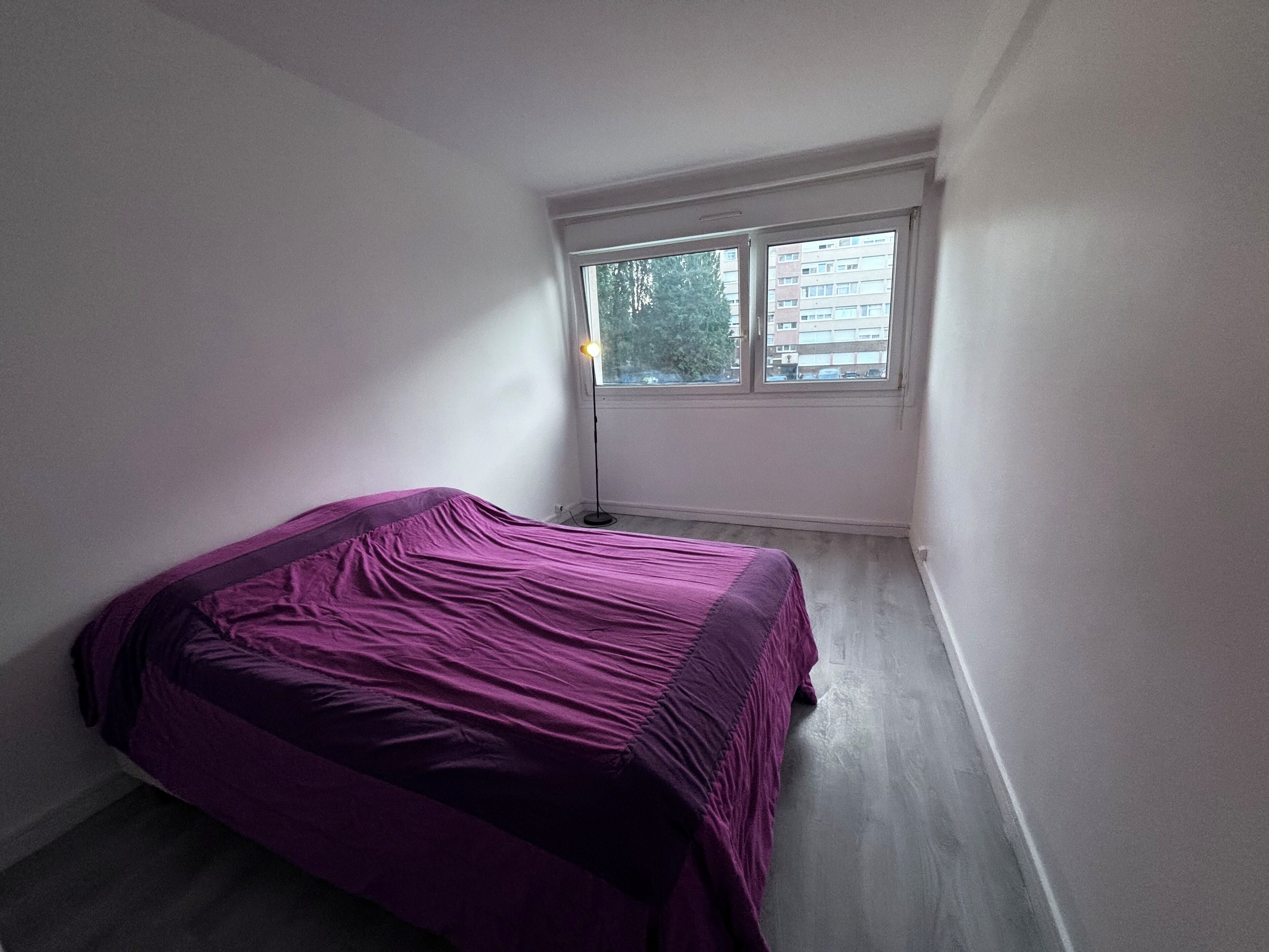 2 makuuhuonetta, vauvan matkasänky, vuodevaatteet