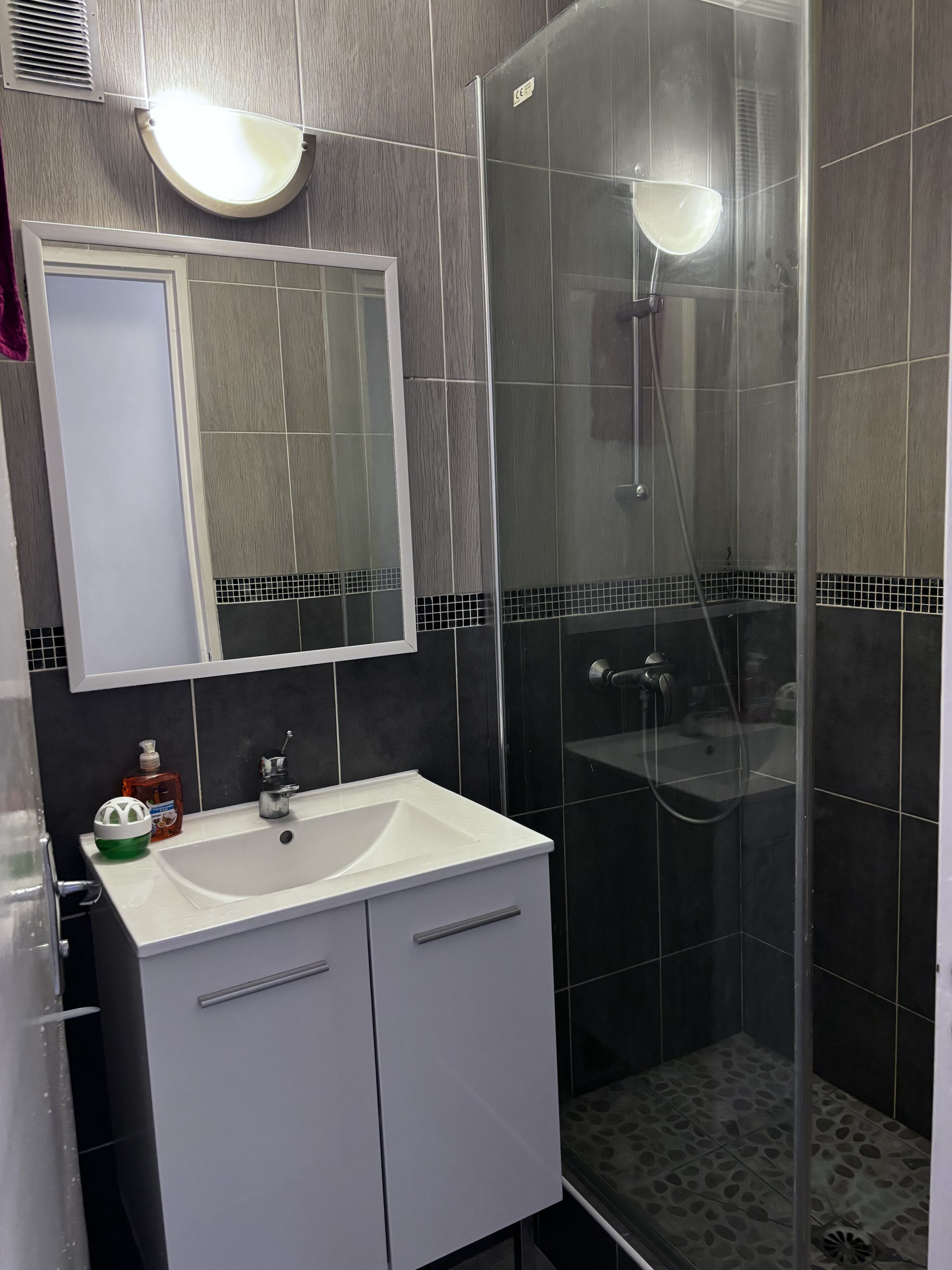 毛巾、肥皂、卫生纸