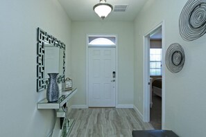 Interior - Exceptional Vacation Home! Sleeps 30 in comfort. Pool/Spa/Games Room. Minutes from WDW (Davenport)
