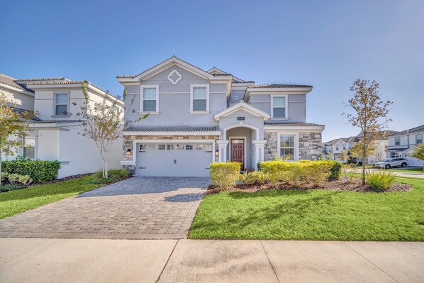 Exterior - Amazing, Modern 8 Bed Villa close to WDW. Pool/Spa/Movie Theater/Games Rm (Davenport)