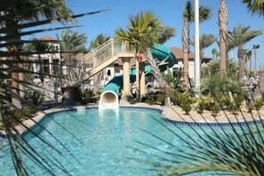 A heated pool - Amazing, Modern 8 Bed Villa close to WDW. Pool/Spa/Movie Theater/Games Rm (Davenport)