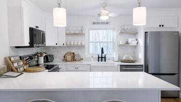 Coffee/tea maker, fridge, microwave, oven