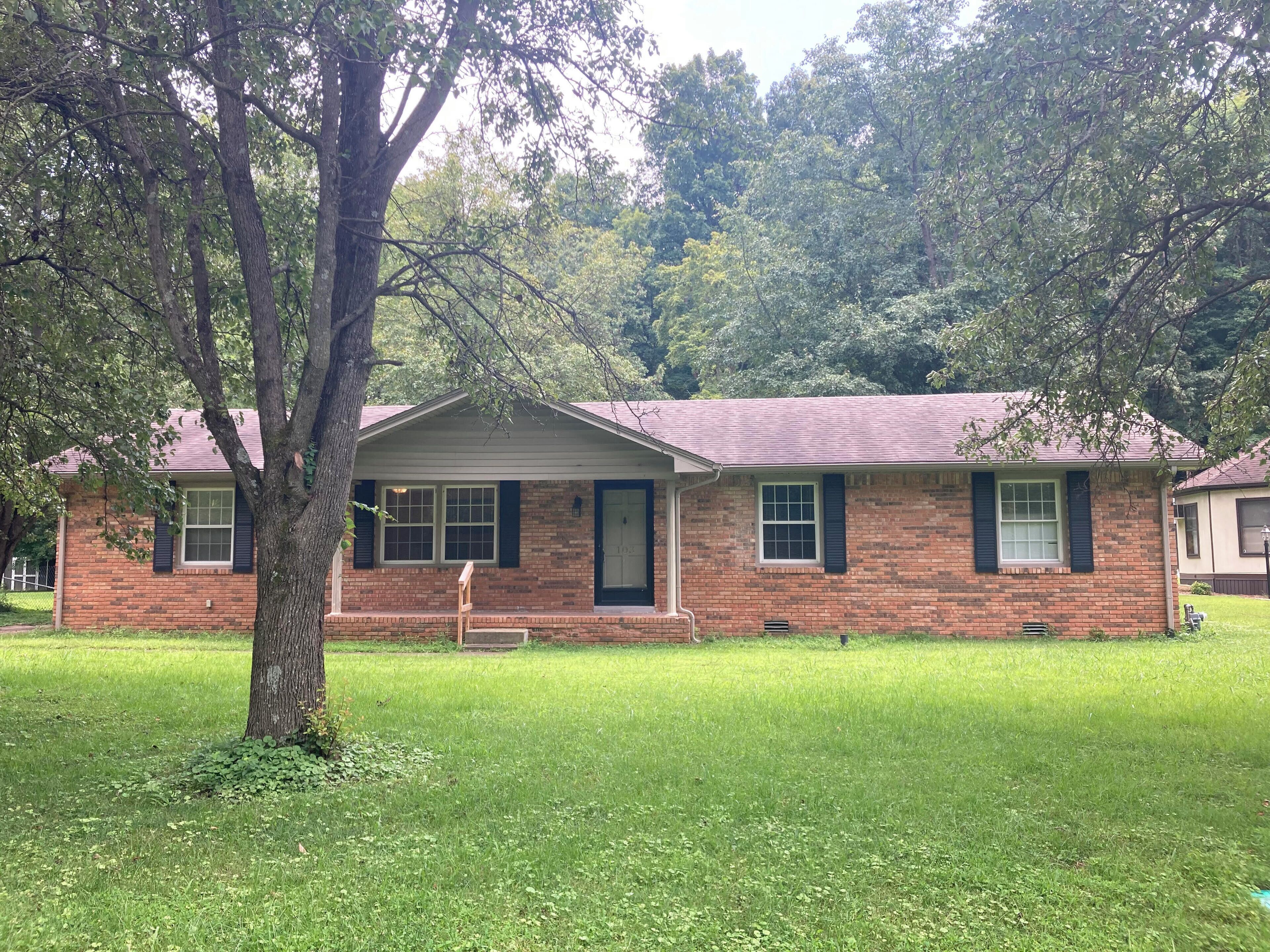 Charming 3-bedroom house with AC and WiFi in Madisonville