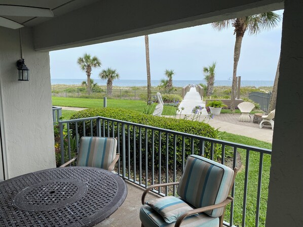 Outdoor dining - Oceanfront 3 bed condo with pool located at The Pelicans in Fernandina Beach (Fernandina Beach)
