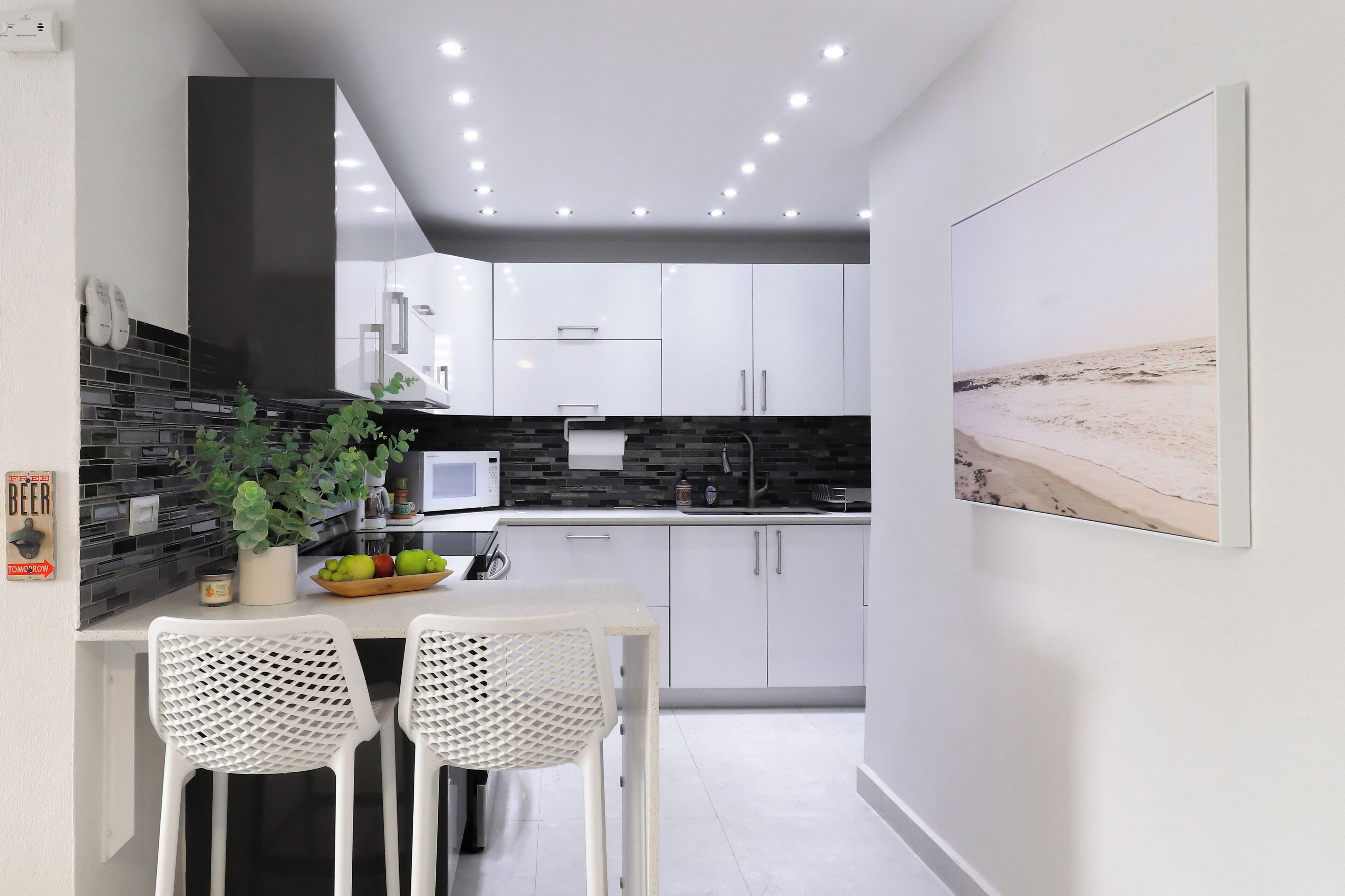 Geladeira, micro-ondas, fogão, cooktop