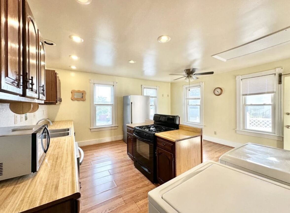 Charming 3-bedroom townhome with AC, WiFi in enchanting Danville