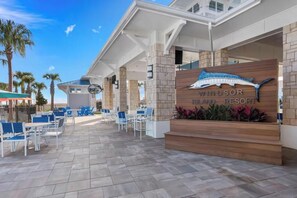 Outdoor dining - BRAND NEW HOME - GAMING AREA - BEAUTIFUL DECOR - FULL ACCESS TO RESORT AMENITIES (Davenport)