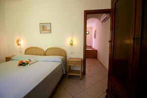 1 bedroom, travel crib, WiFi