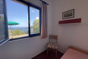 1 bedroom, travel cot, WiFi