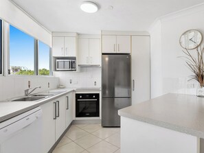 Fridge, microwave, oven, stovetop - Beachside Apartment (Sunshine Coast)