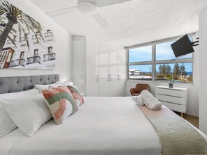 2 slaapkamers, een strijkplank/strijkijzer, gratis wifi, beddengoed