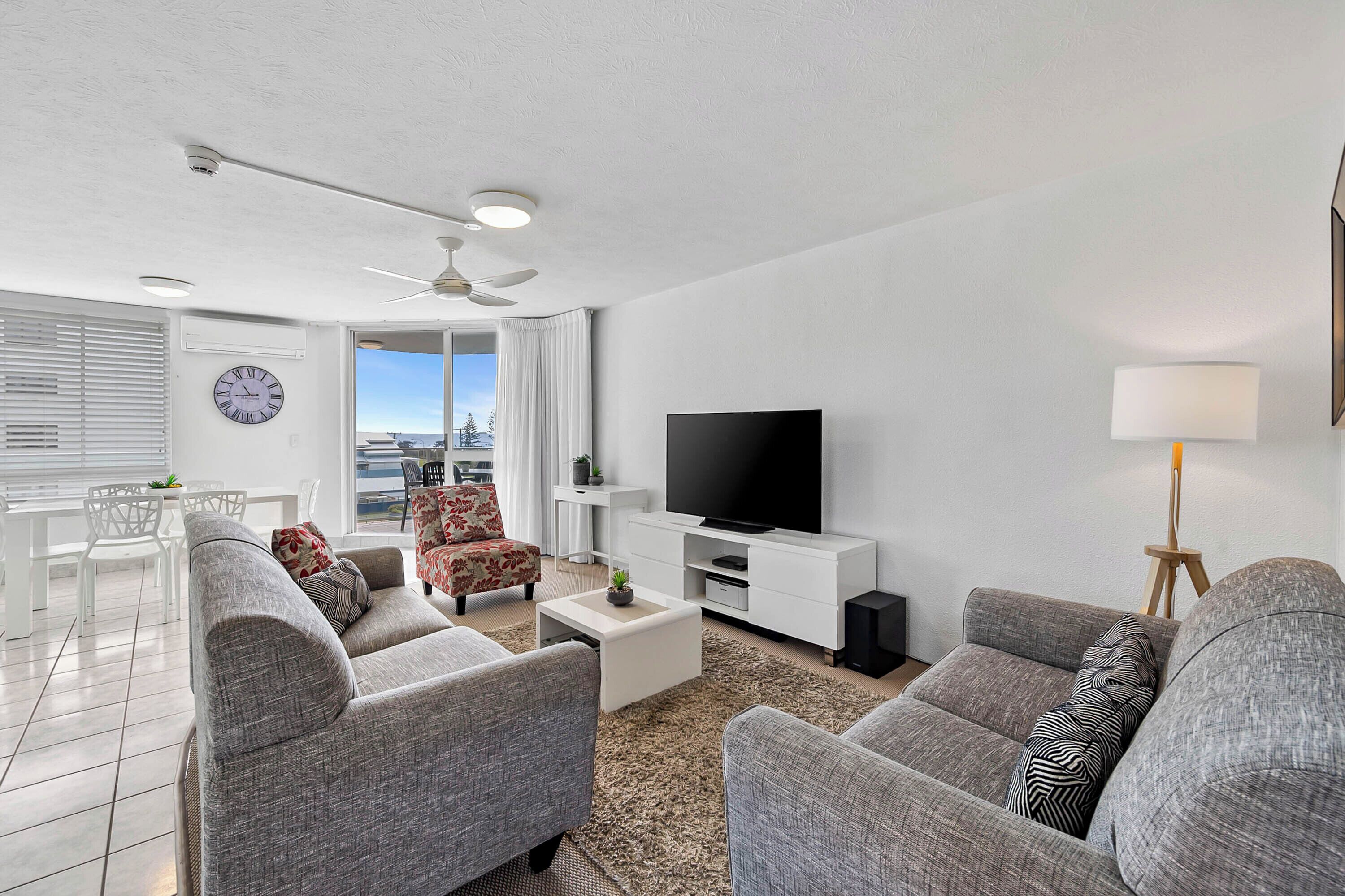 Ocean View Apartment - Alexandra Headland