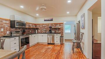 Coffee/tea maker, fridge, microwave, oven