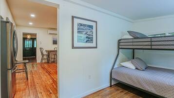 2 bedrooms, free WiFi, bed sheets