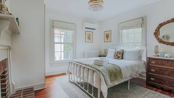 3 bedrooms, desk, free WiFi, bed sheets