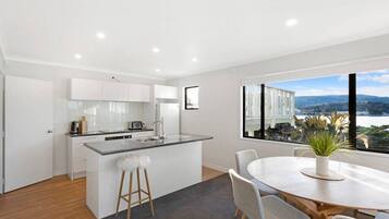 Fridge, cookware/dishes/utensils