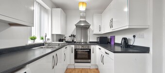 Exclusive house for contractors and families