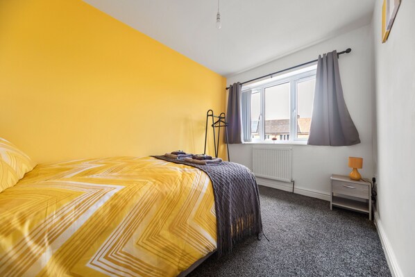 3 bedrooms, desk, iron/ironing board, free WiFi