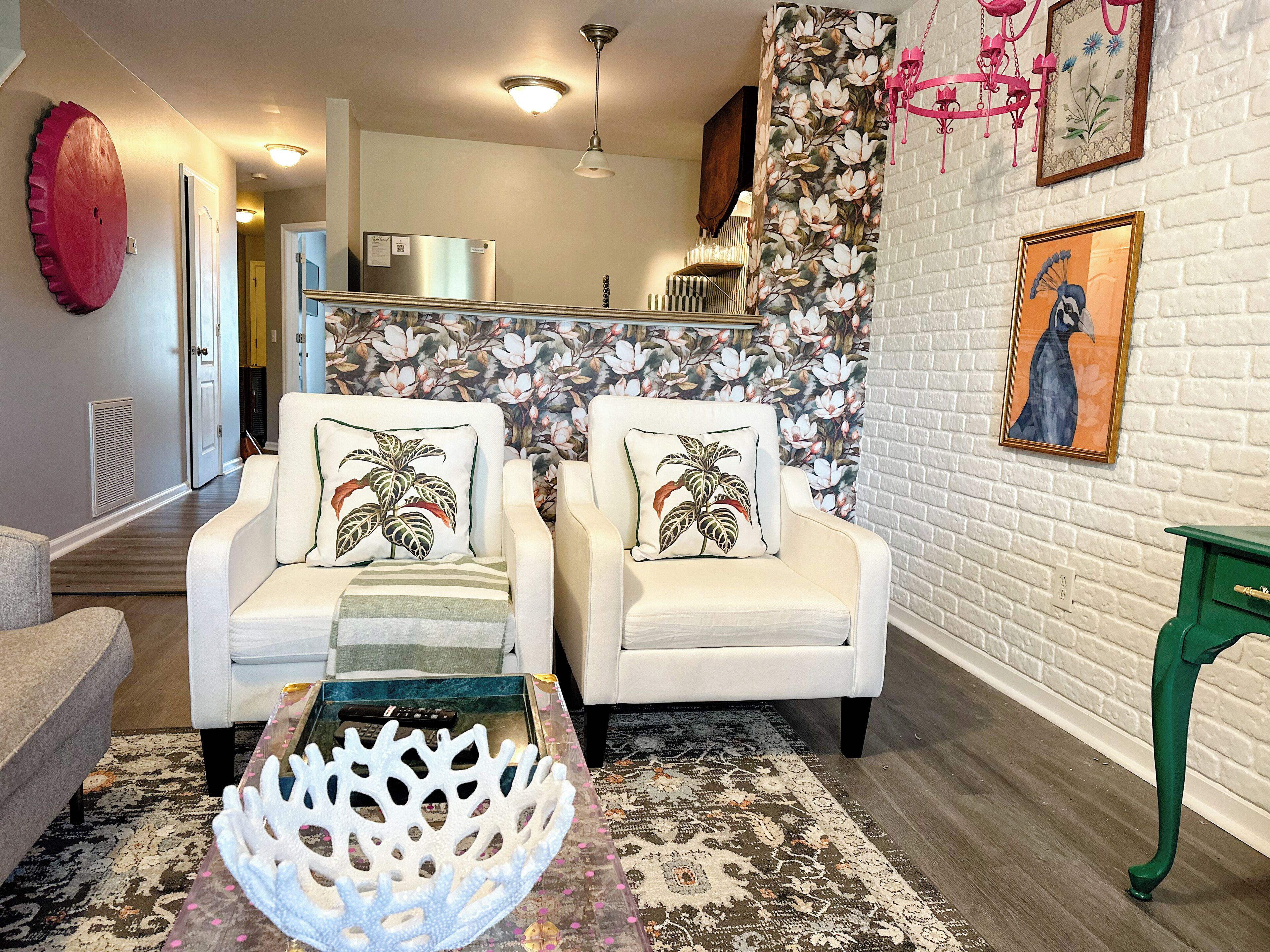 Fun, Funky, Fully furnished, centrally located town-home in Savannah 