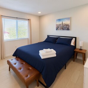 3 bedrooms, desk, iron/ironing board, WiFi