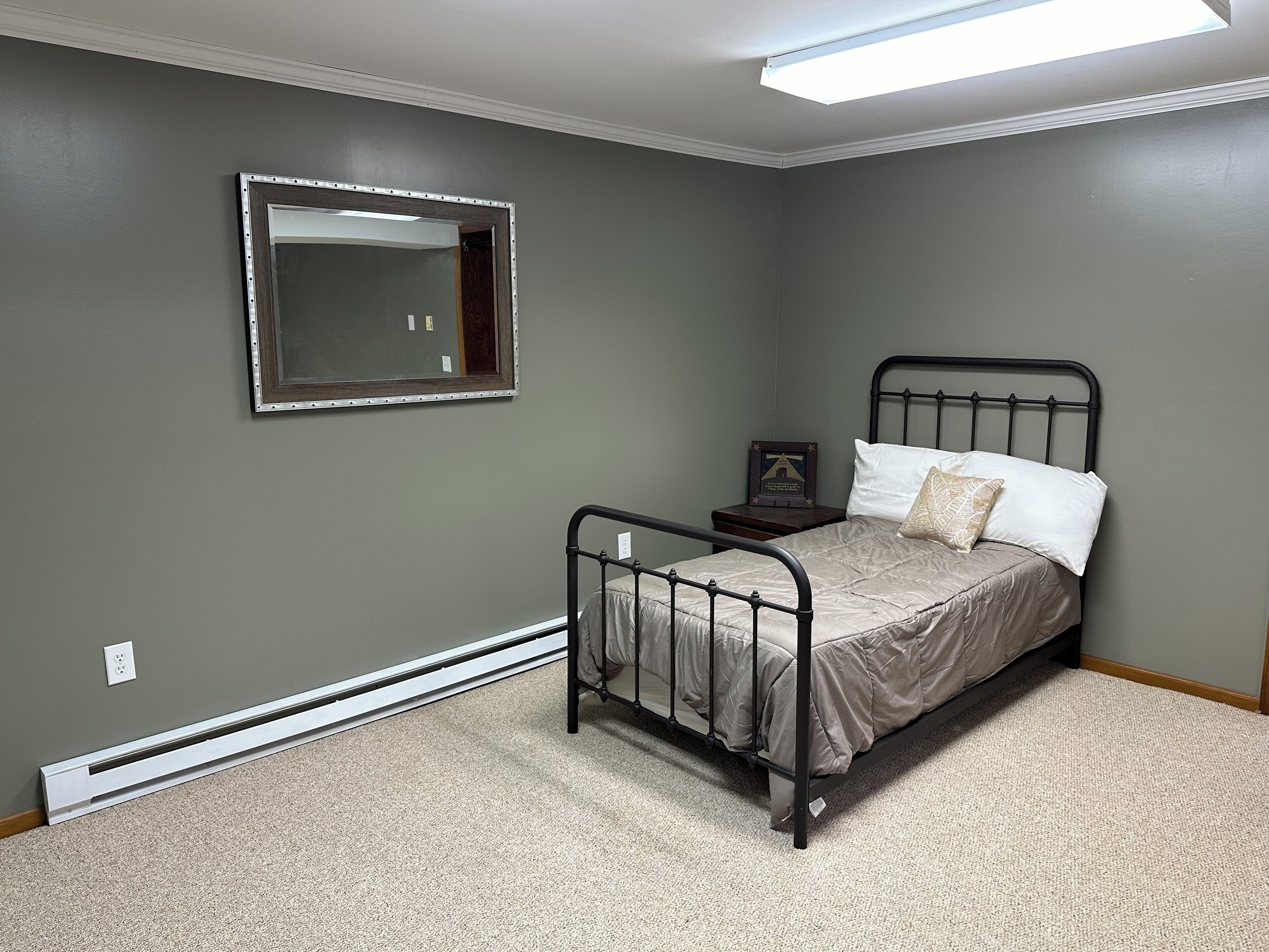 5 bedrooms, desk, iron/ironing board, travel crib