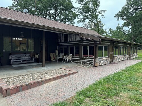 Spacious 5-bedroom log cabin home with 2 ponds and 50 acres just outside Moberly