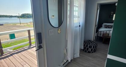 Charming 2-bedroom cottage with WiFi and AC in serene Grafton