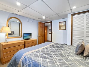 5 bedrooms, free WiFi, bed sheets