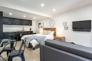 1 habitación, tabla de planchar con plancha, wifi y ropa de cama 