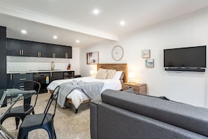 1 habitación, tabla de planchar con plancha, wifi y ropa de cama