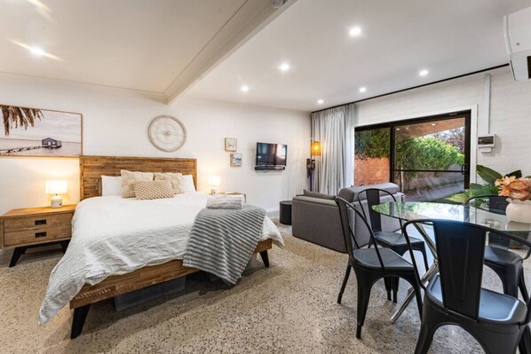 1 habitación, tabla de planchar con plancha, wifi y ropa de cama 