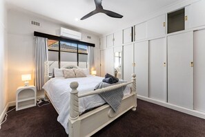 3 quartos, escrivaninha, ferros/tábuas de passar roupa, Wi-Fi