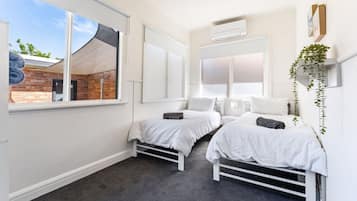 3 bedrooms, desk, iron/ironing board, WiFi