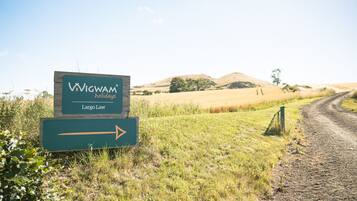 A sign for Wigwam Holidays in Largo Law with a directional arrow.