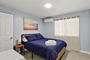 1 bedroom, in-room safe, desk, iron/ironing board - New! Westside Fully Remodeled - Stylish 1BR (El Paso)