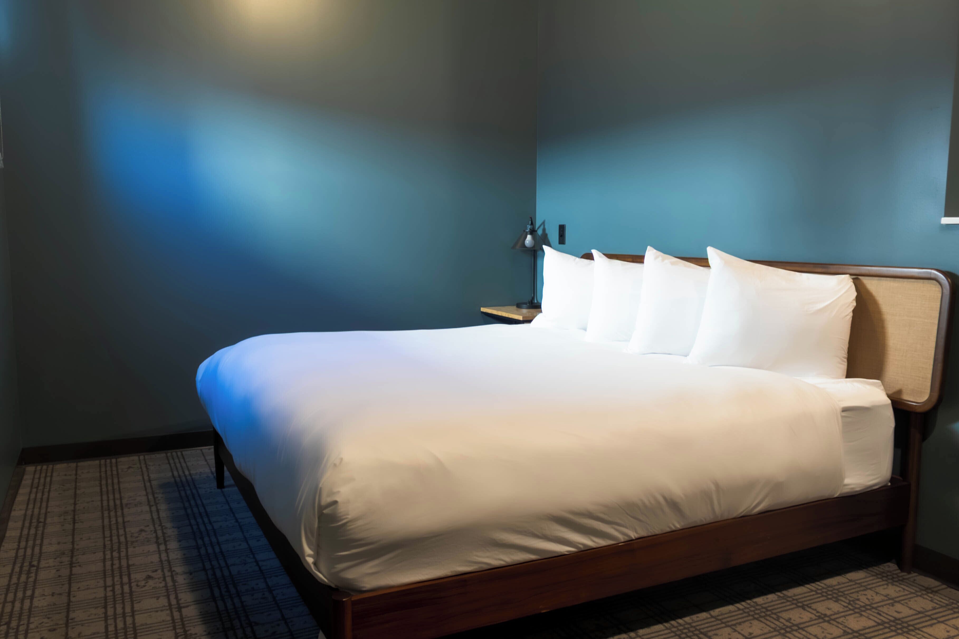 Camera, 1 letto queen | Biancheria da letto di alta qualità, Wi-Fi gratuito, lenzuola